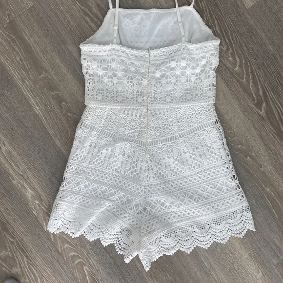 KENDALL & KYLIE Romper - Picture 2 of 3